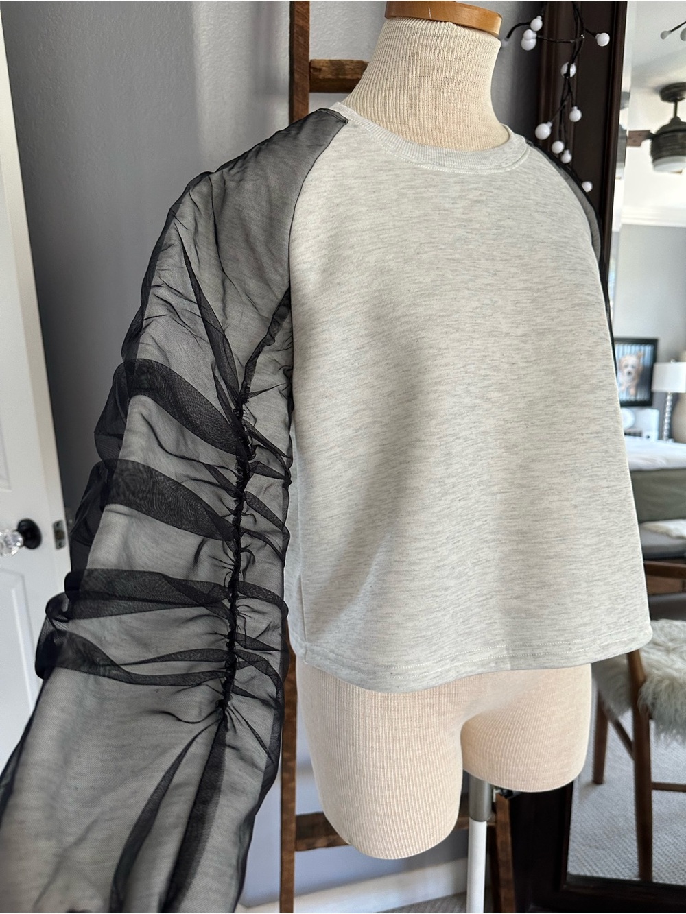 FRIFUL Sheer Puff Sleeve Sweatshirt with Organza Sleeves, NWOT size large - Picture 3 of 14